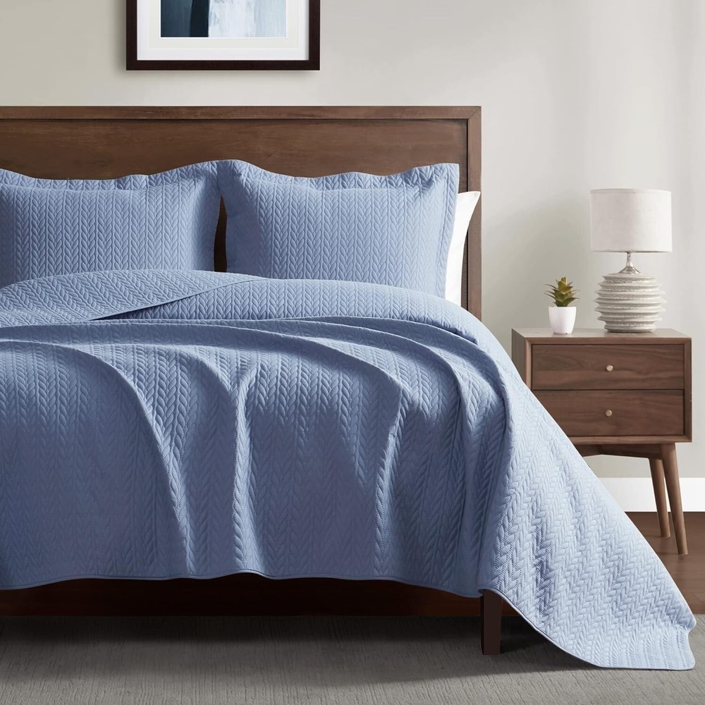 3 Piece Quilt Set, Coverlet Set, Pinsonic Quilted. Queen Sizeā 90x96 inches Blue